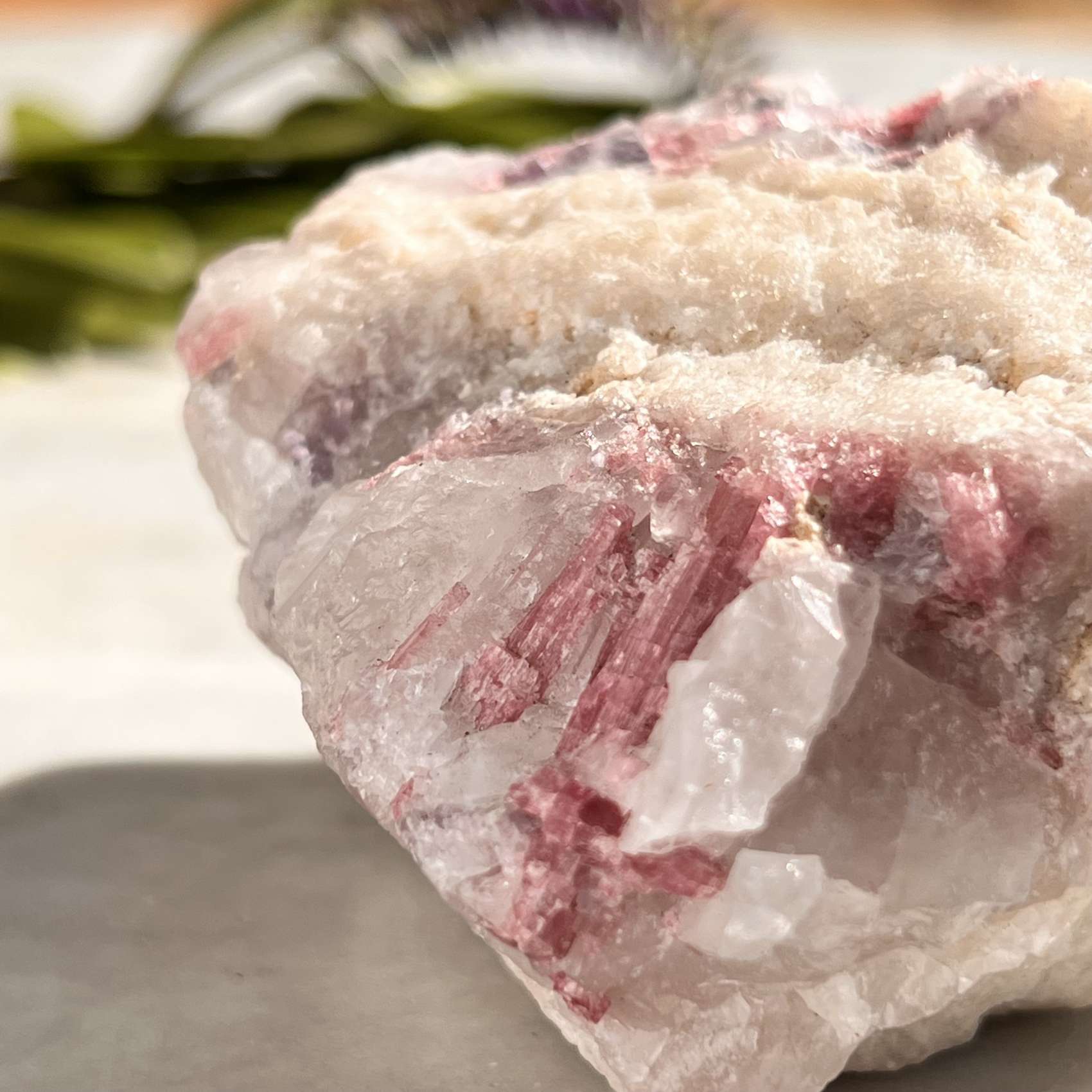 Pink tourmaline in quartz - Image 4