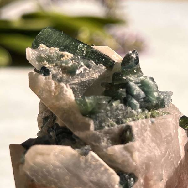Green tourmaline in quartz - Image 2