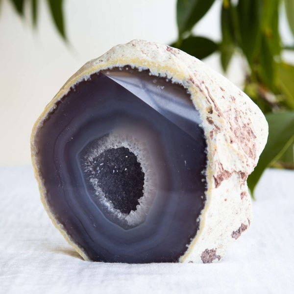 Agate cut base half geode