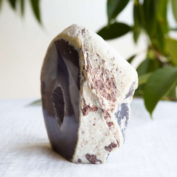 Agate cut base half geode - Image 2