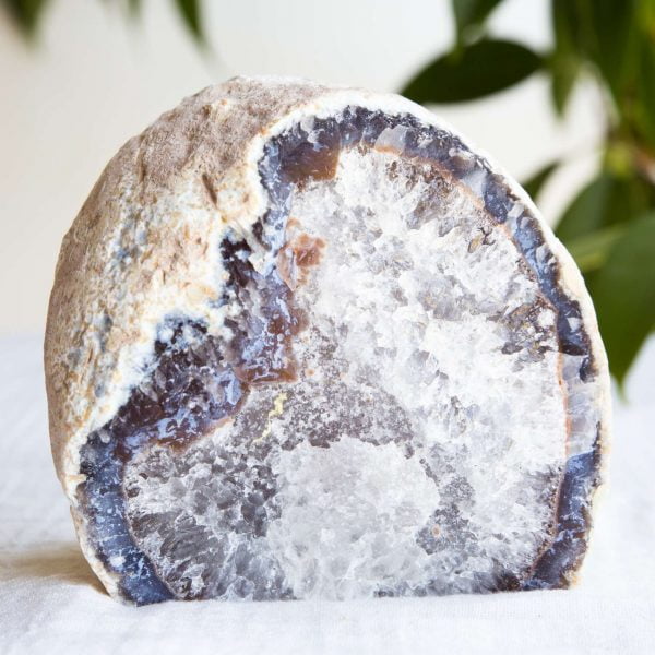 Agate cut base half geode - Image 4