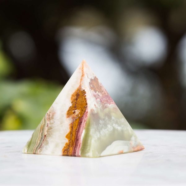 Banded calcite pyramid - Image 4