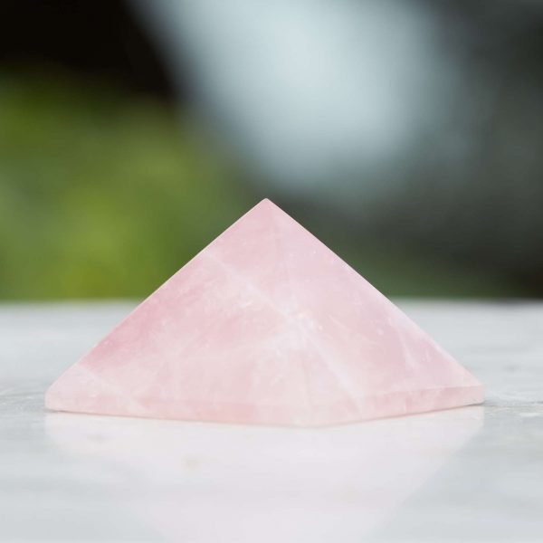 Rose quartz pyramid - Image 3