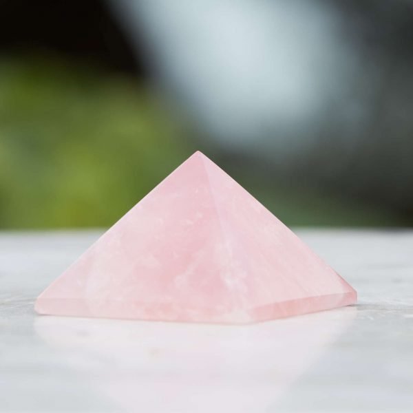 Rose quartz pyramid - Image 4