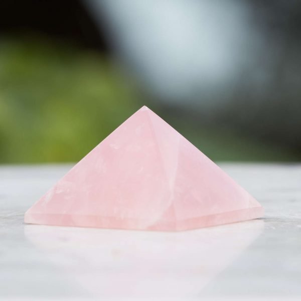 Rose quartz pyramid - Image 2