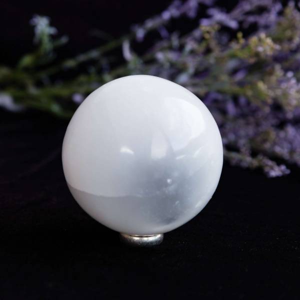 Selenite sphere - Image 4
