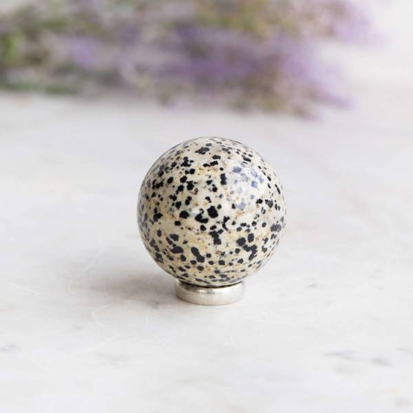 Dalmatian jasper sphere - Image 3
