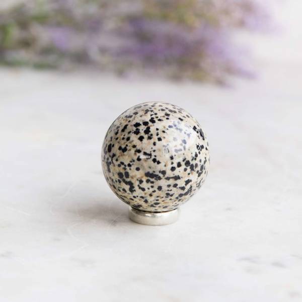 Dalmatian jasper sphere - Image 4