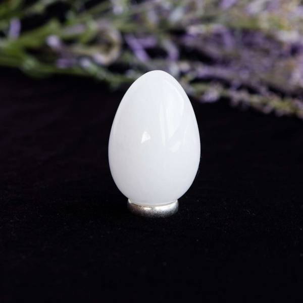 Snow quartz egg