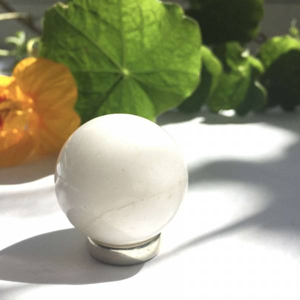 Snow quartz sphere - Image 2