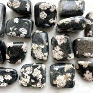 luxullianite tumblestones