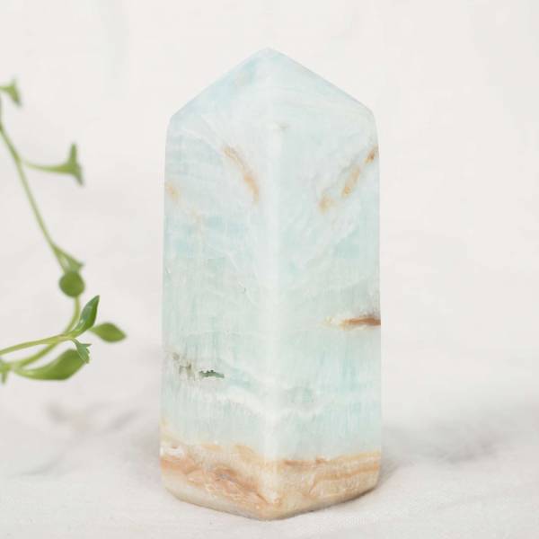 Caribbean calcite obelisk