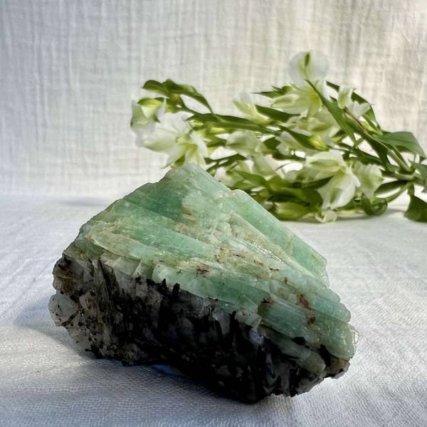 Emerald with tourmaline - Image 3