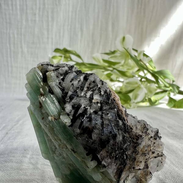 Emerald with tourmaline - Image 8