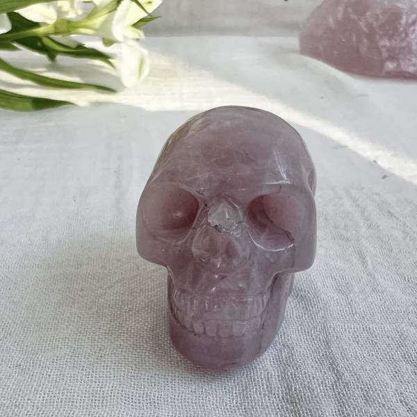 Rose quartz skull - Image 2