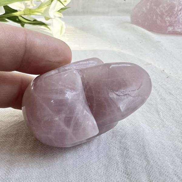 Rose quartz skull - Image 4