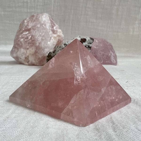 Rose quartz pyramid - Image 4
