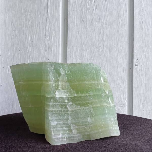 Pistachio calcite - Image 7
