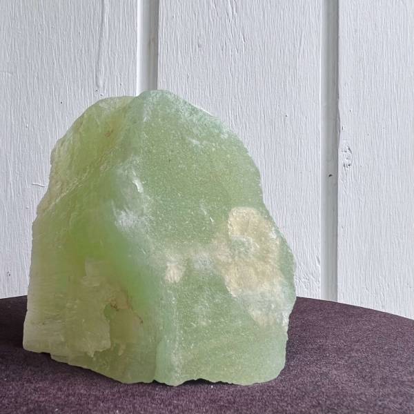 Pistachio calcite - Image 5