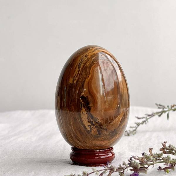 Banded calcite egg