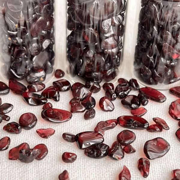 Garnet gem bottle - Image 3
