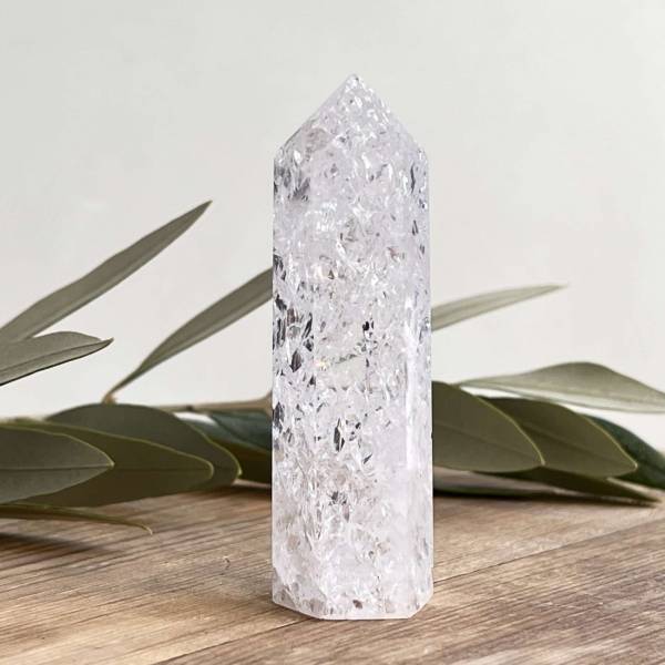 Crackled quartz tower