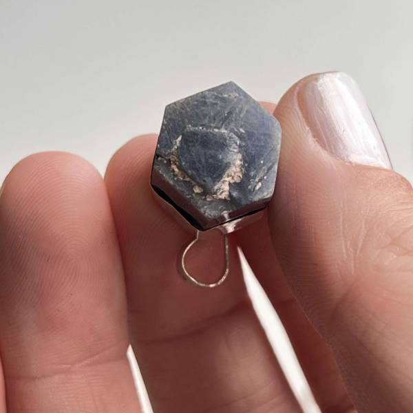 Sapphire pendant - Image 3