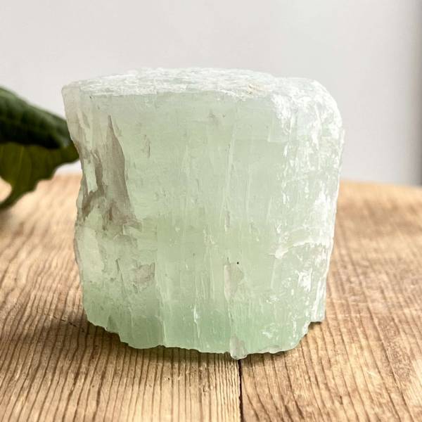 Pistachio calcite - Image 5