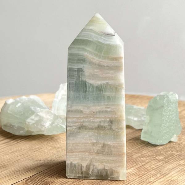 Caribbean calcite obelisk - Image 4