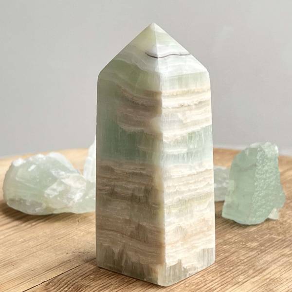 Caribbean calcite obelisk - Image 5