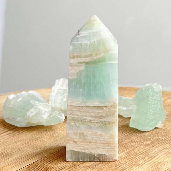 Caribbean calcite obelisk - Image 6