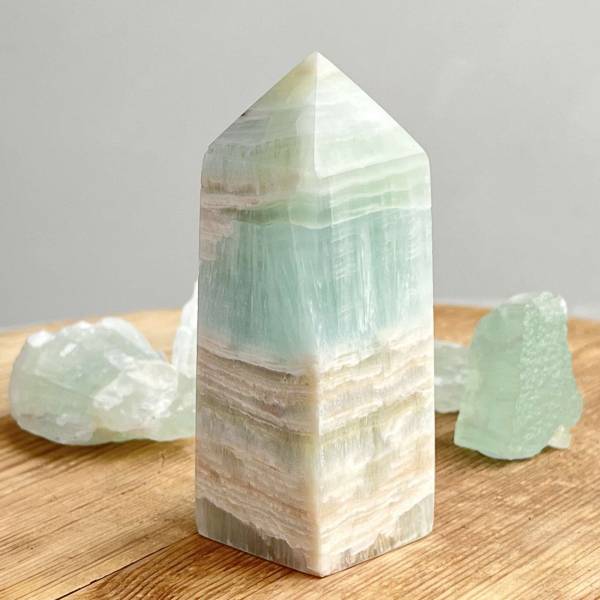 Caribbean calcite obelisk