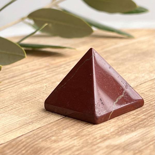 Red jasper pyramid - Image 3
