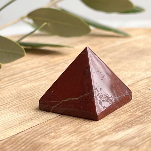 Red jasper pyramid - Image 5