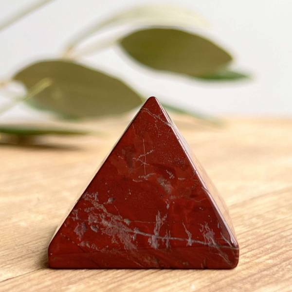 Red jasper pyramid - Image 2
