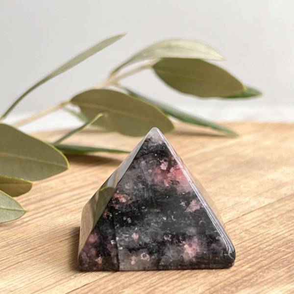 Rhodonite pyramid - Image 6