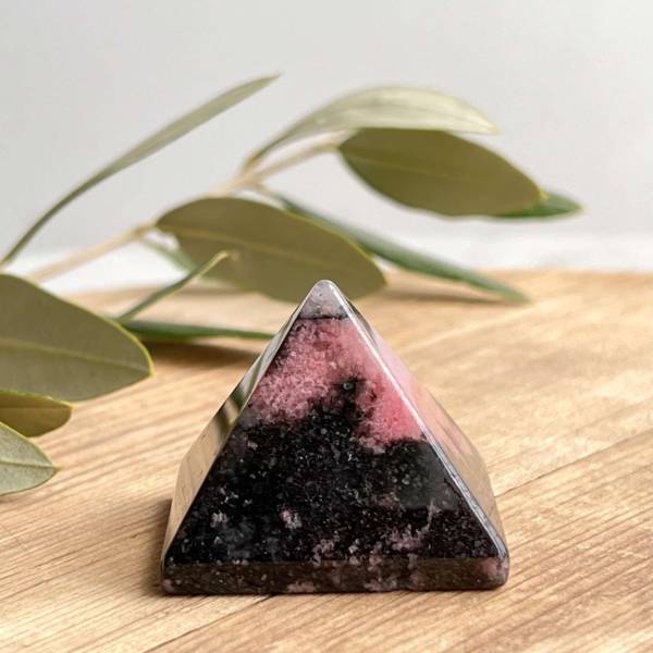 Rhodonite pyramid - Image 5