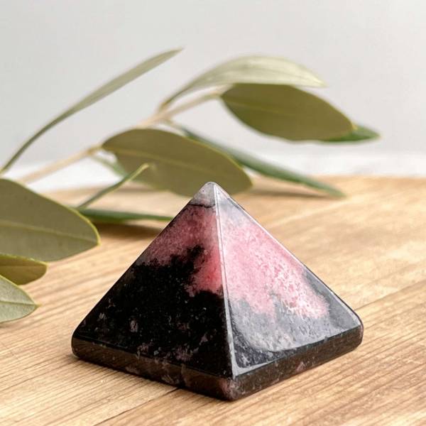 Rhodonite pyramid - Image 4