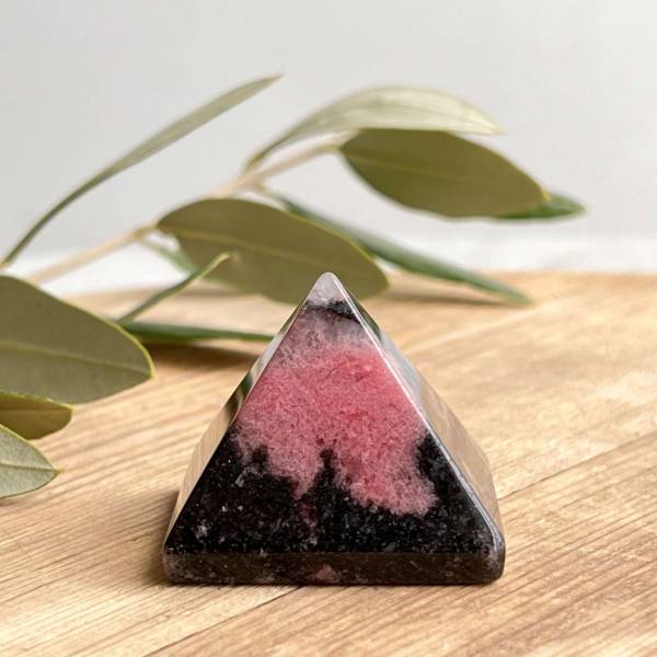 Rhodonite pyramid - Image 3