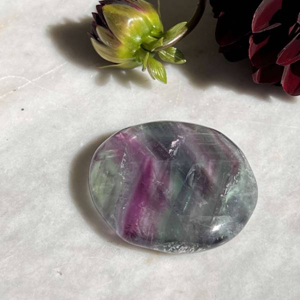 Fluorite palmstone - Image 3