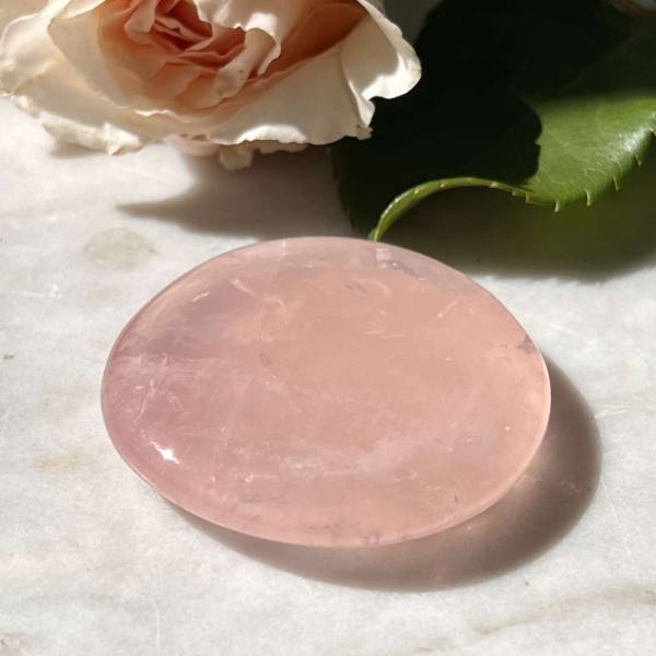 Rose quartz palmstone - Image 3