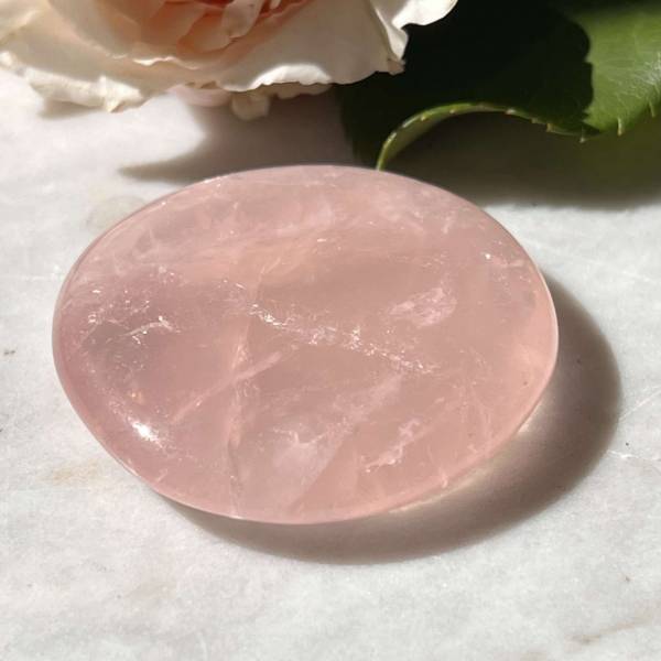 Rose quartz palmstone