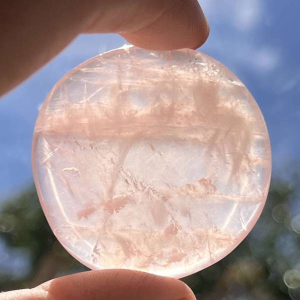 Rose quartz palmstone - Image 2