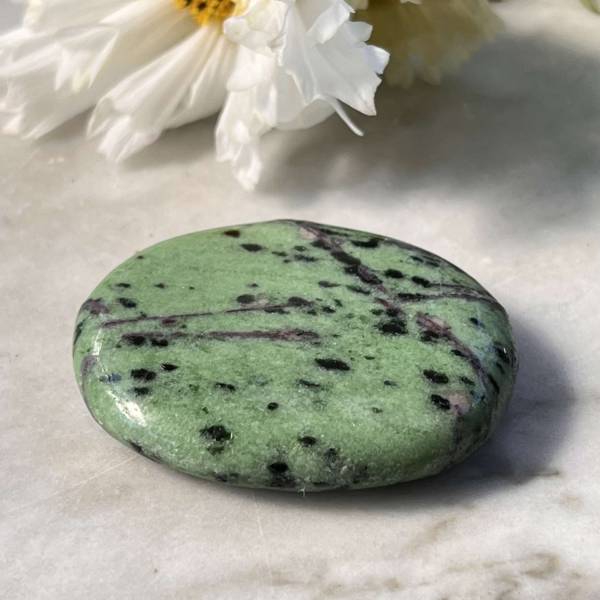 Ruby zoisite palmstone - Image 3