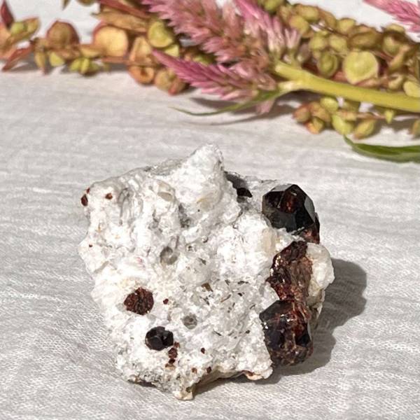 Spessartine garnet with mica - Image 3