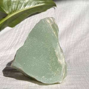 natural pistachio calcite seed standing home decoration