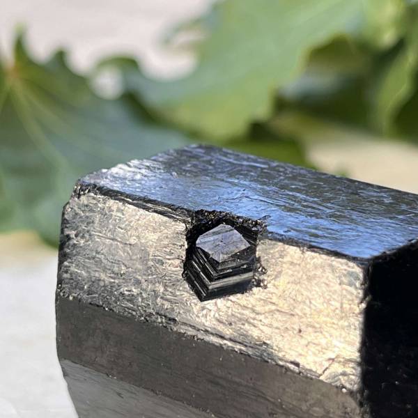 Black tourmaline - Image 2