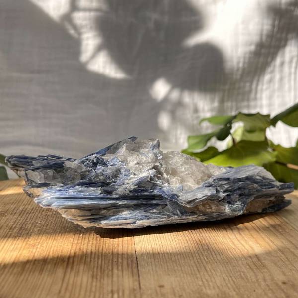 Blue kyanite in quartz - Image 3