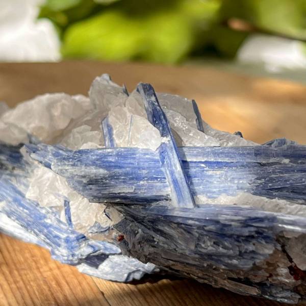 Blue kyanite in quartz - Image 7