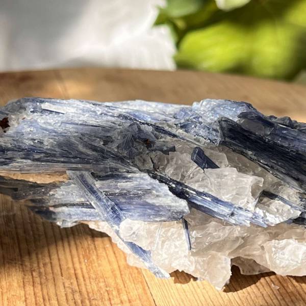 Blue kyanite in quartz - Image 2